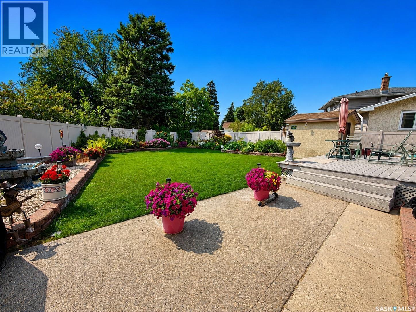 15 Dickinson Crescent, Regina, SK - Outdoor