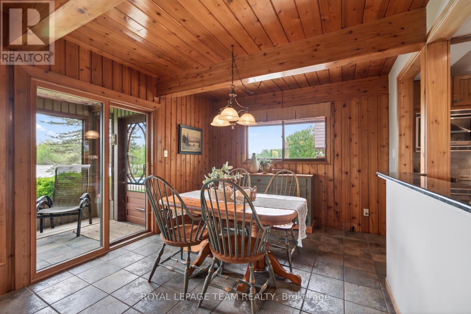 6721 Rideau Street S, Ottawa, ON - Indoor Photo Showing Dining Room
