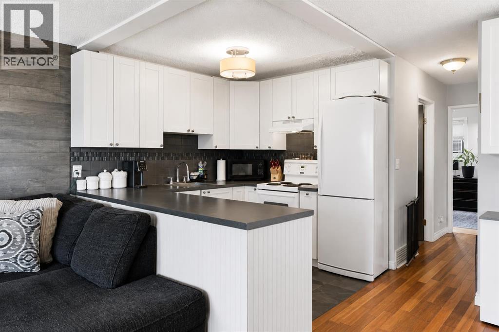 4227 49 Street Ne, Calgary, AB - Indoor Photo Showing Kitchen