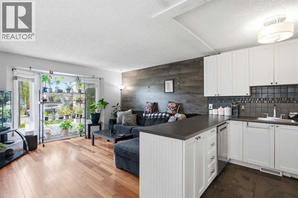 4227 49 Street Ne, Calgary, AB - Indoor
