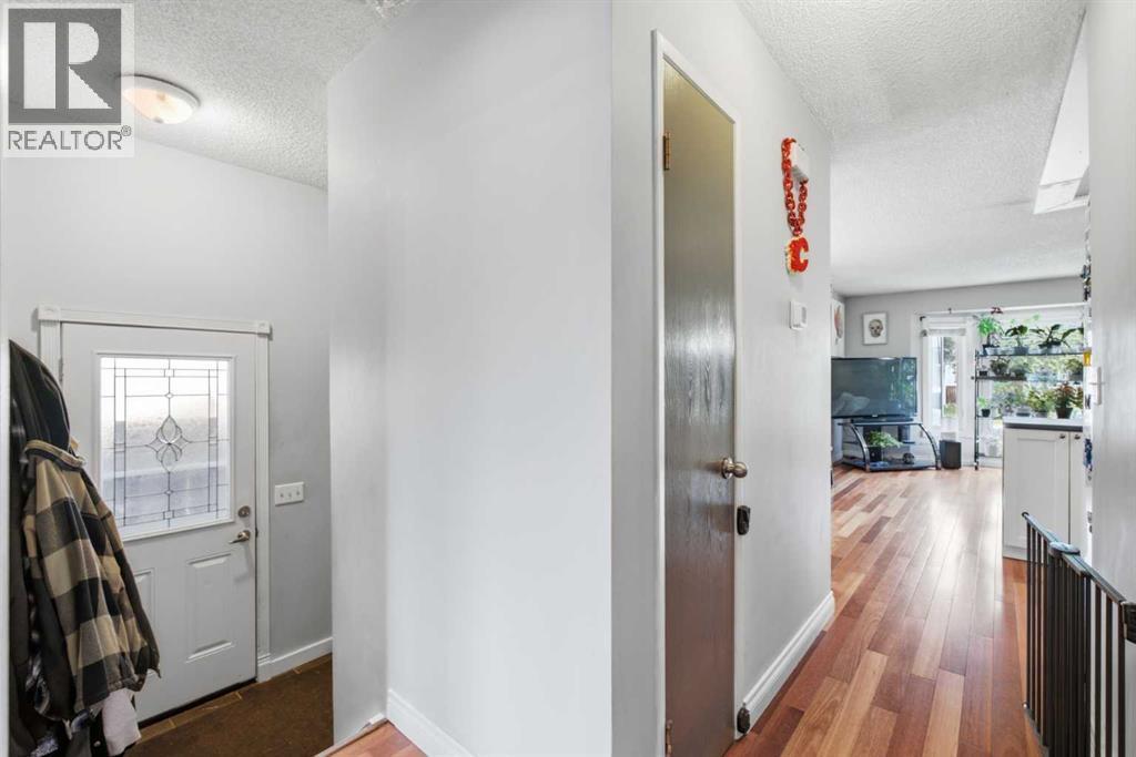 4227 49 Street Ne, Calgary, AB - Indoor Photo Showing Other Room