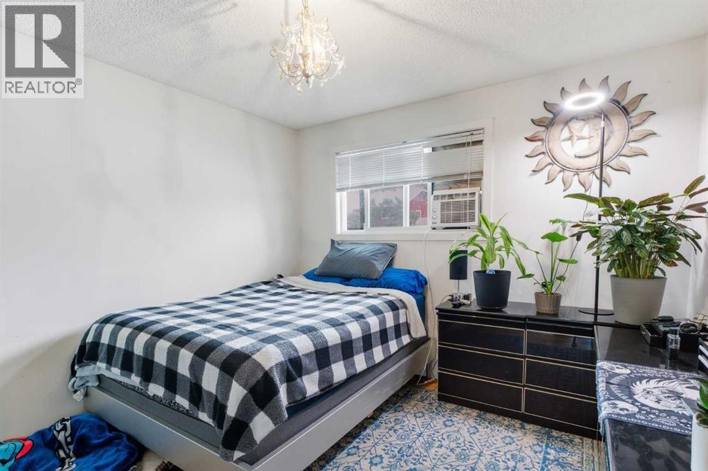 4227 49 Street Ne, Calgary, AB - Indoor Photo Showing Bedroom