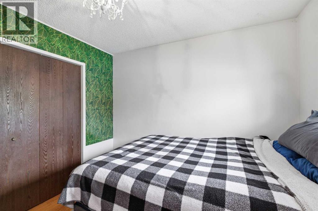 4227 49 Street Ne, Calgary, AB - Indoor Photo Showing Bedroom