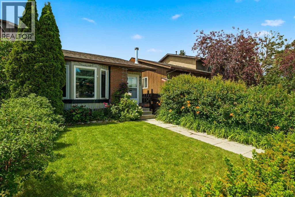 4227 49 Street Ne, Calgary, AB - Outdoor