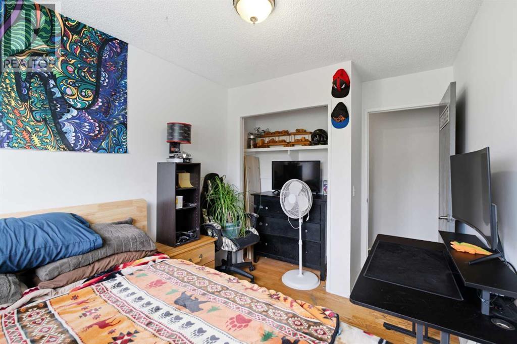 4227 49 Street Ne, Calgary, AB - Indoor Photo Showing Bedroom