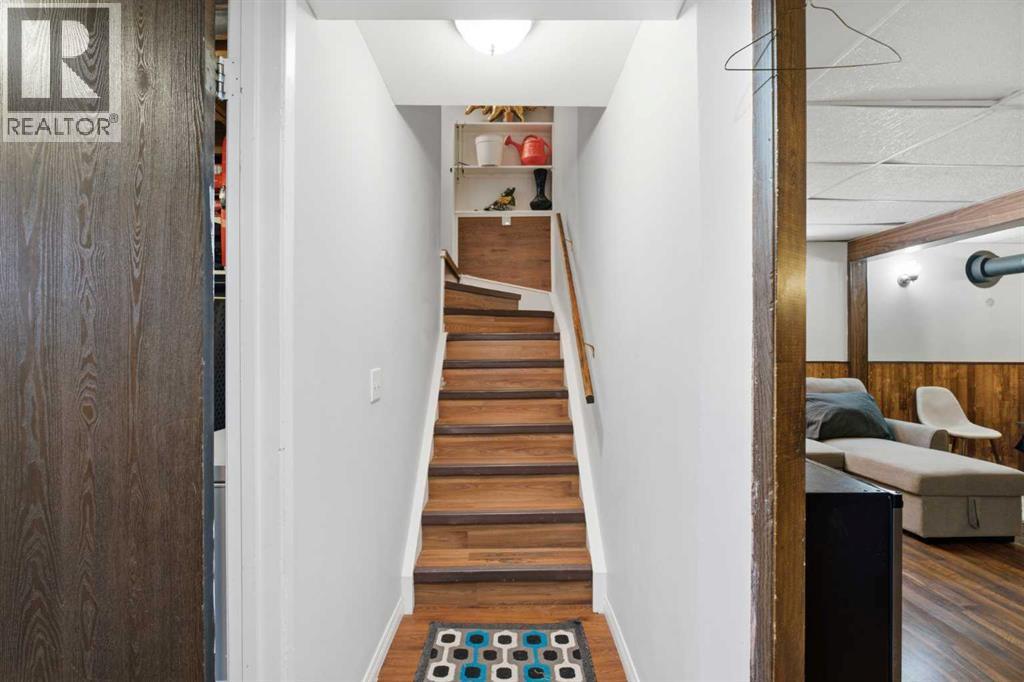 4227 49 Street Ne, Calgary, AB - Indoor Photo Showing Other Room