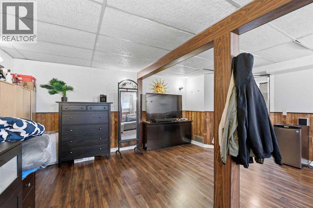 4227 49 Street Ne, Calgary, AB - Indoor Photo Showing Other Room