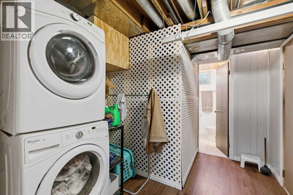 4227 49 Street Ne, Calgary, AB - Indoor Photo Showing Laundry Room