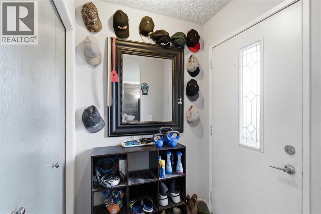 4227 49 Street Ne, Calgary, AB - Indoor Photo Showing Other Room