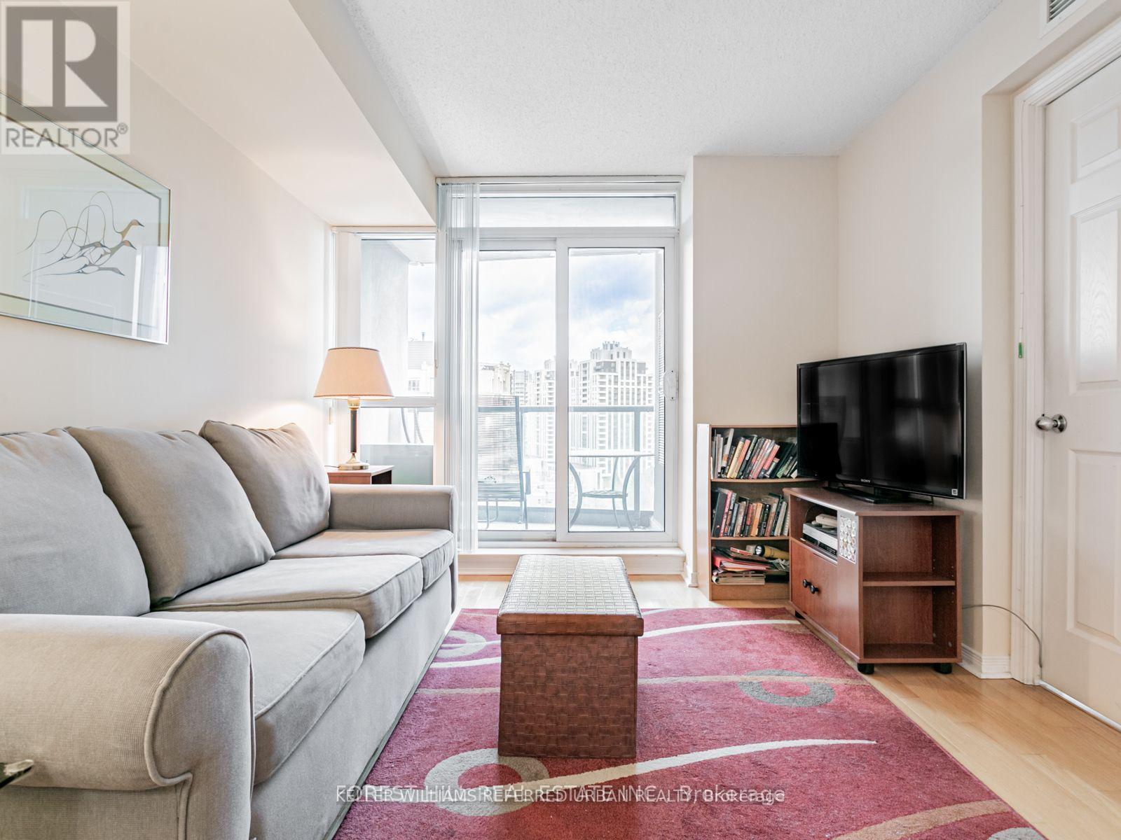 1501 - 30 Harrison Garden Boulevard, Toronto, ON - Indoor Photo Showing Living Room
