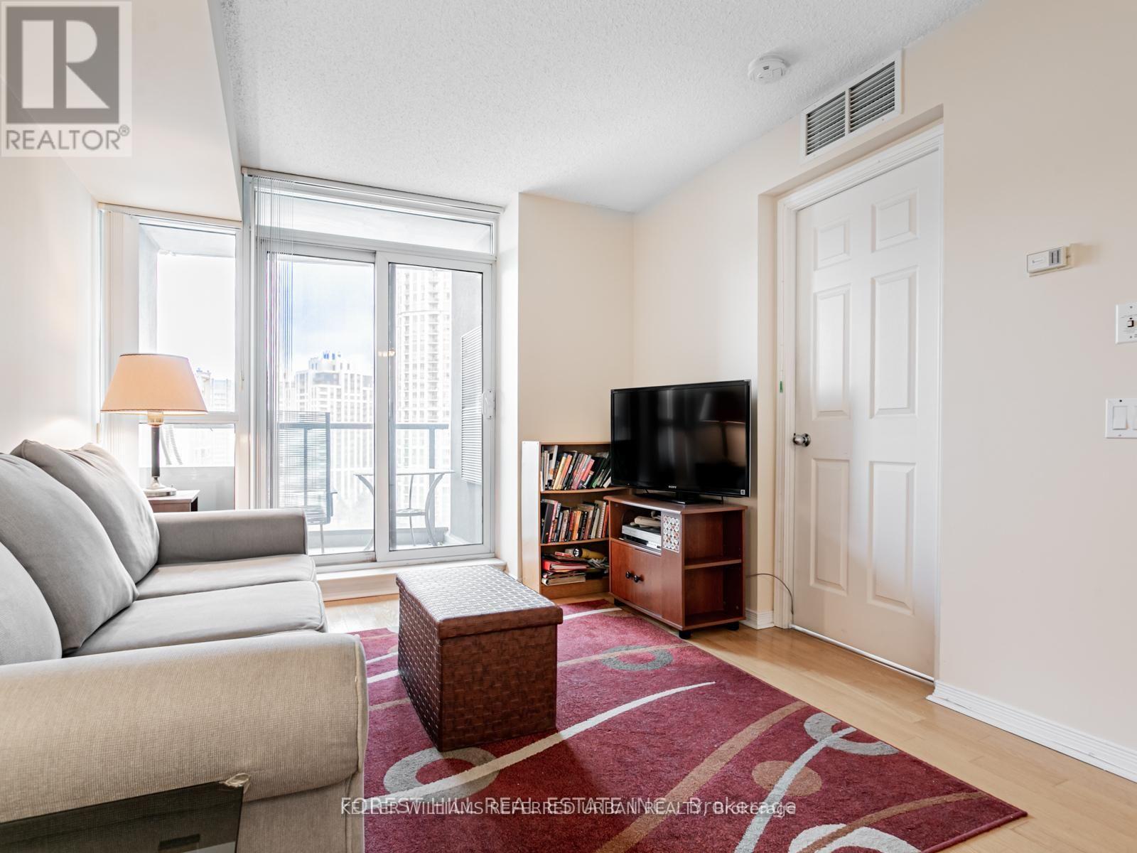 1501 - 30 Harrison Garden Boulevard, Toronto, ON - Indoor Photo Showing Living Room