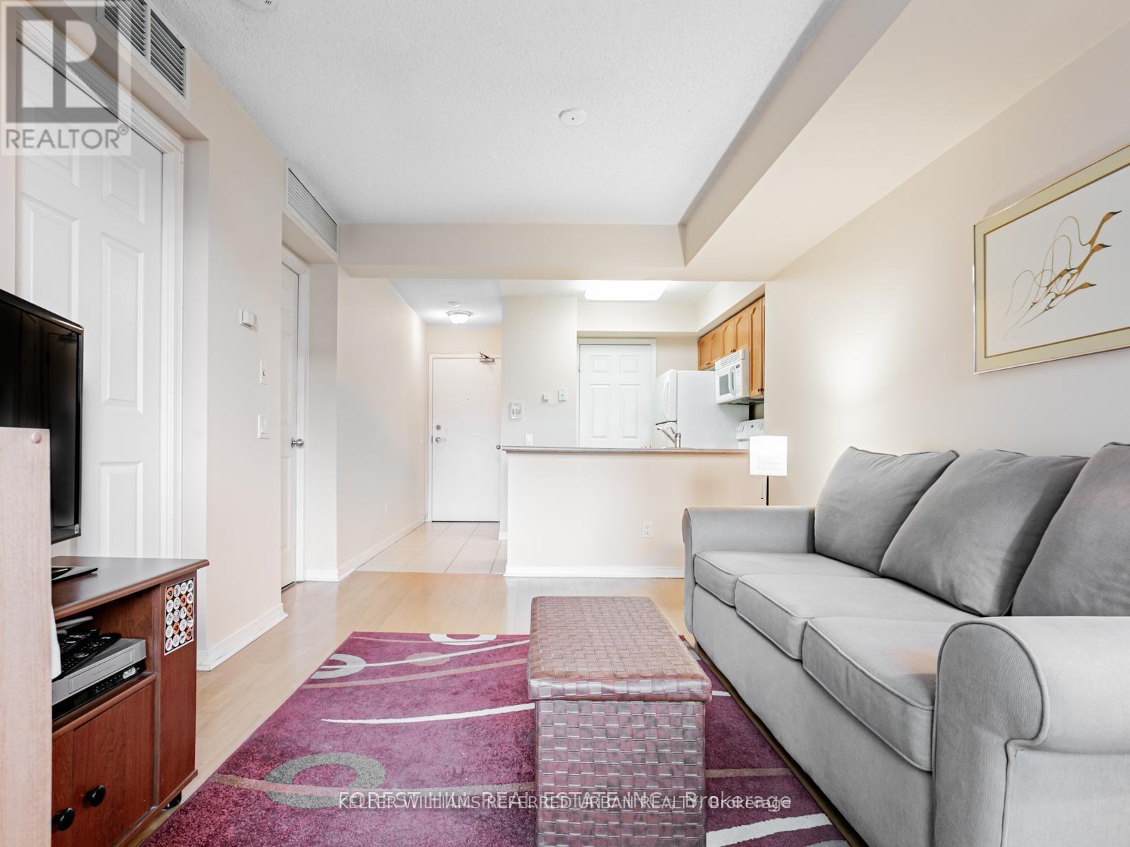 1501 - 30 Harrison Garden Boulevard, Toronto, ON - Indoor Photo Showing Living Room