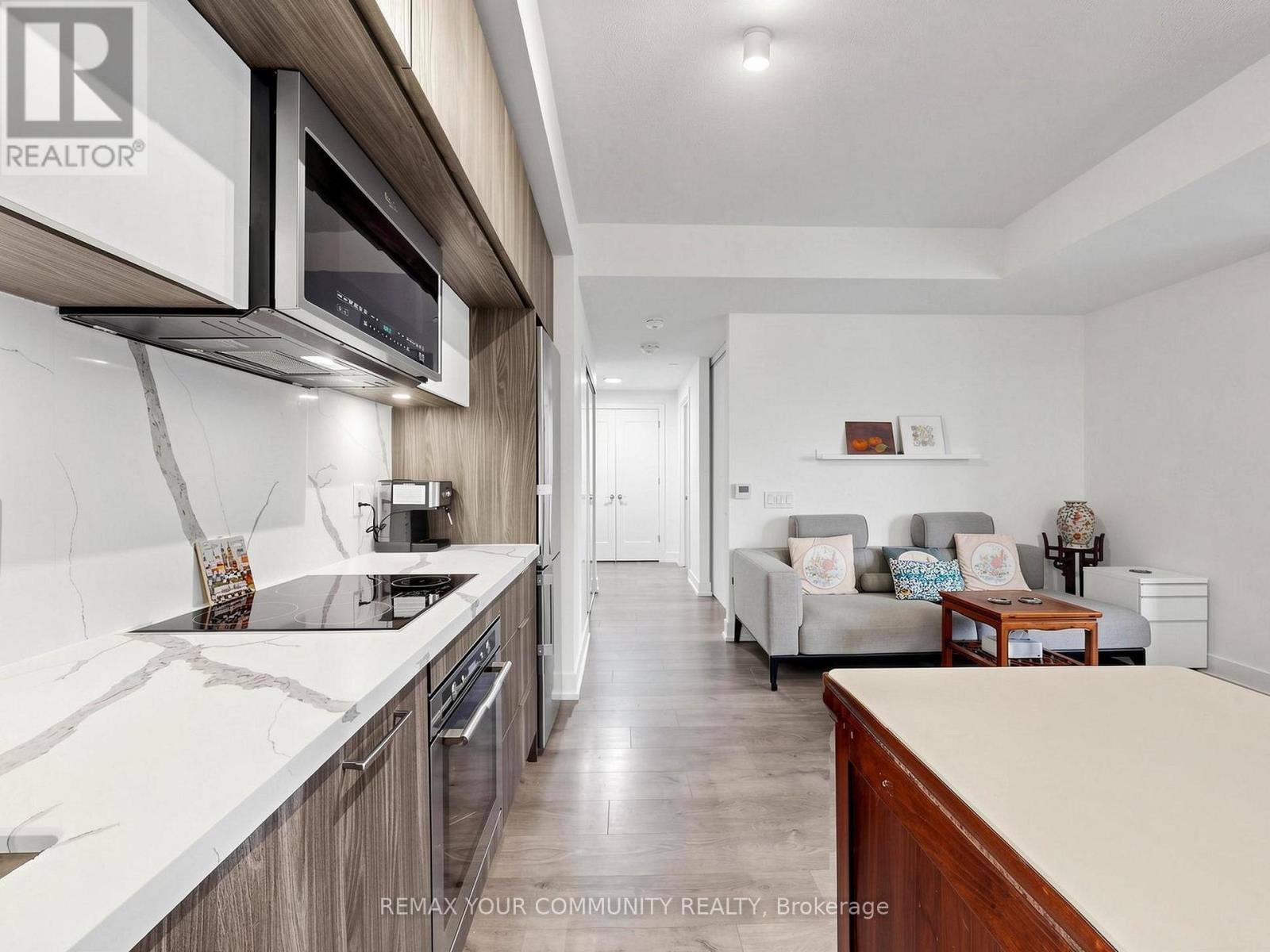 963 - 25 Adra Grado Way, Toronto, ON - Indoor Photo Showing Kitchen