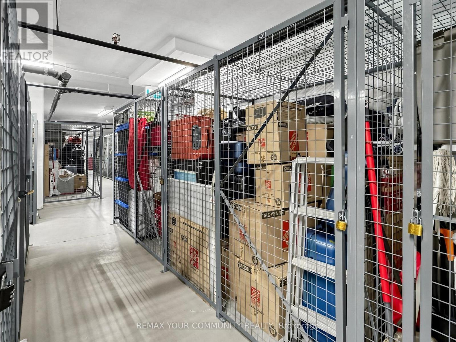 963 - 25 Adra Grado Way, Toronto, ON - Indoor With Storage