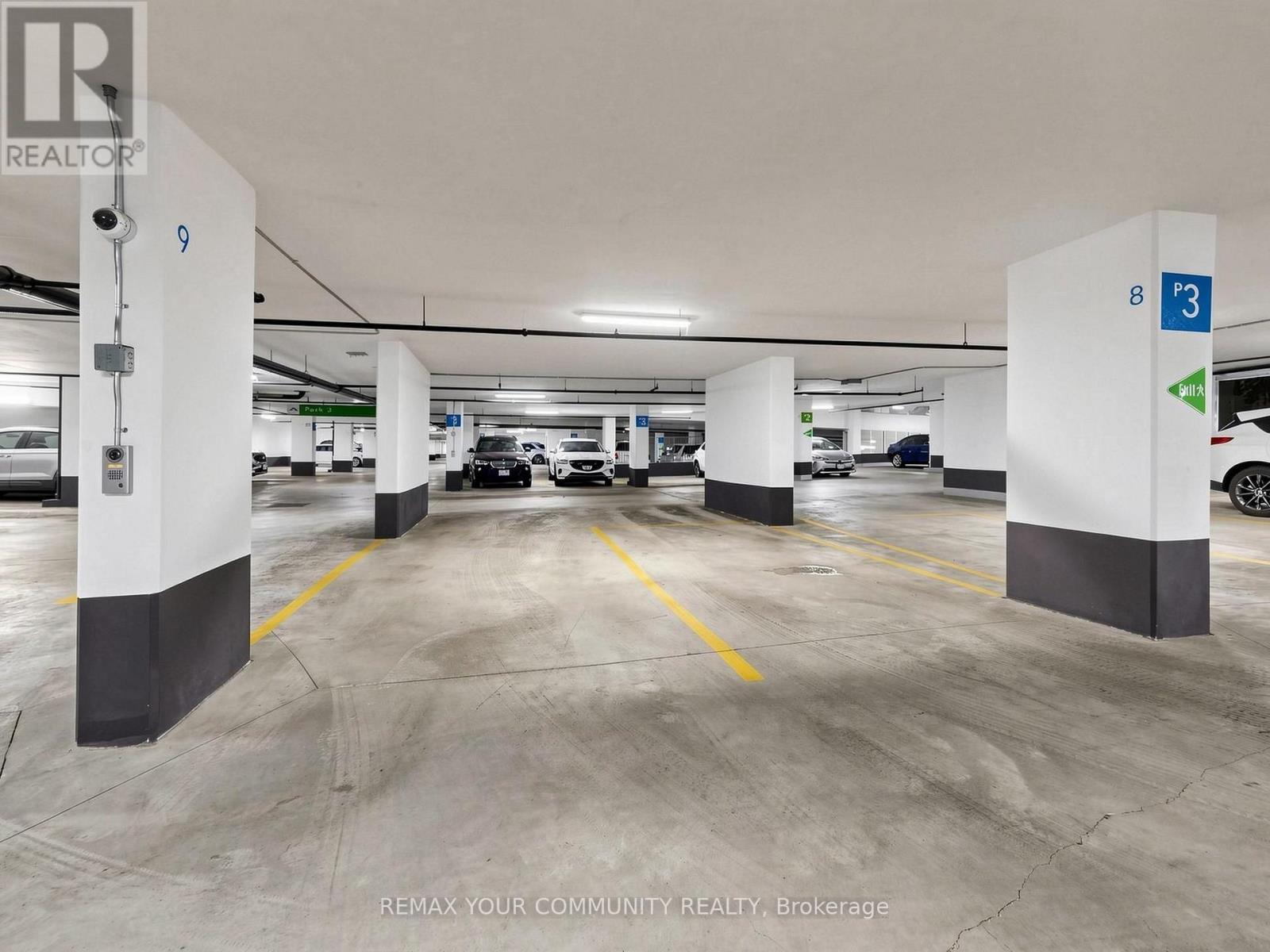 963 - 25 Adra Grado Way, Toronto, ON - Indoor Photo Showing Garage