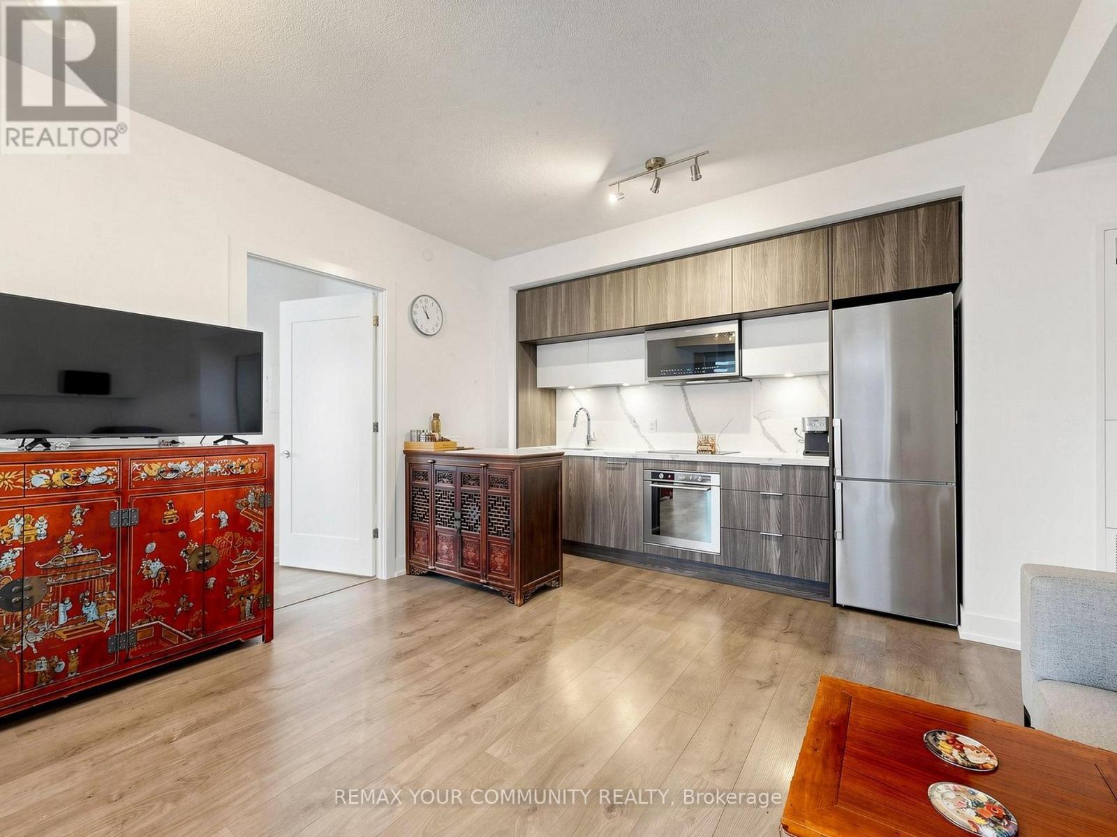 963 - 25 Adra Grado Way, Toronto, ON - Indoor Photo Showing Kitchen