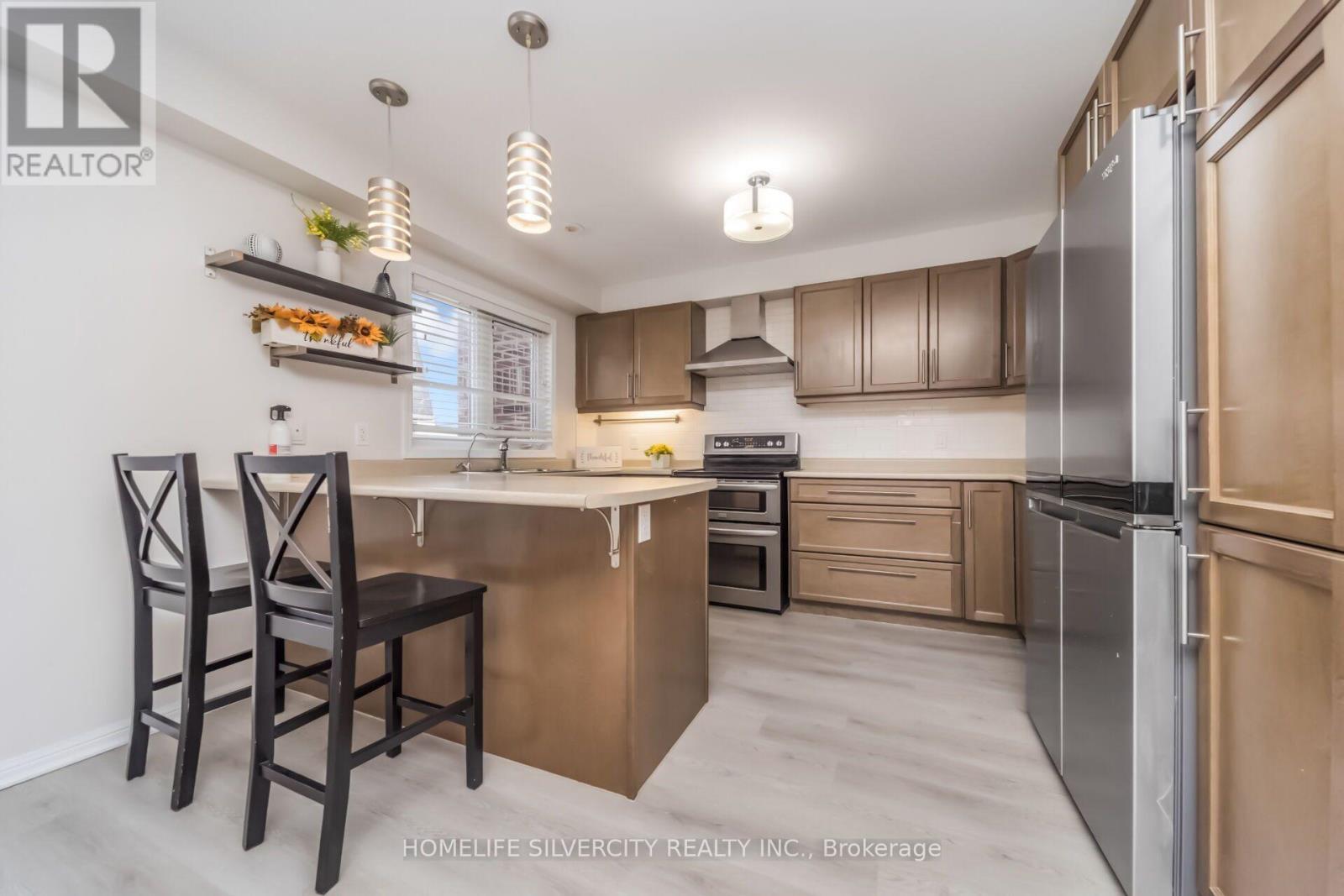 31 Betterton Crescent, Brampton, ON - Indoor Photo Showing Kitchen With Upgraded Kitchen