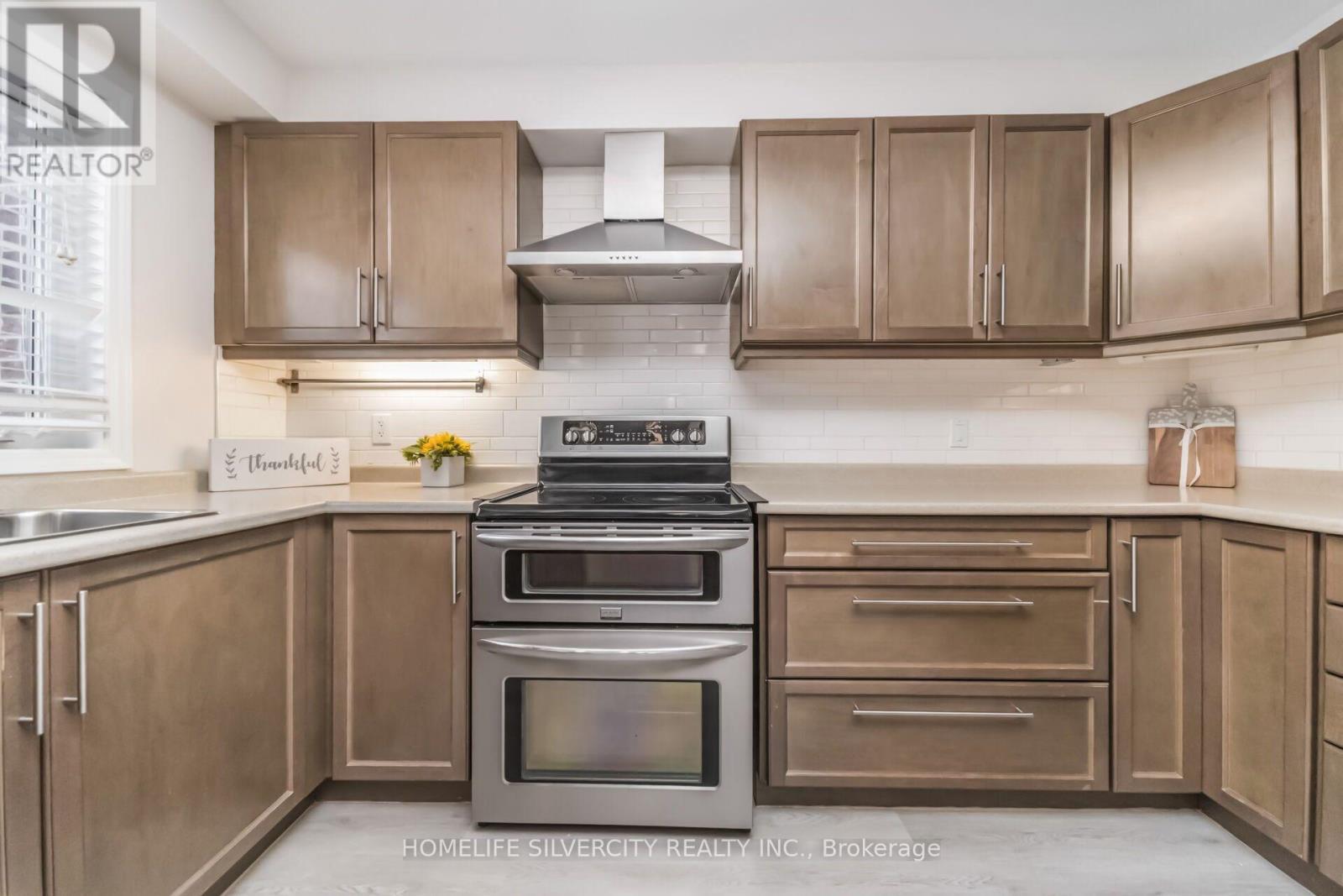 31 Betterton Crescent, Brampton, ON - Indoor Photo Showing Kitchen