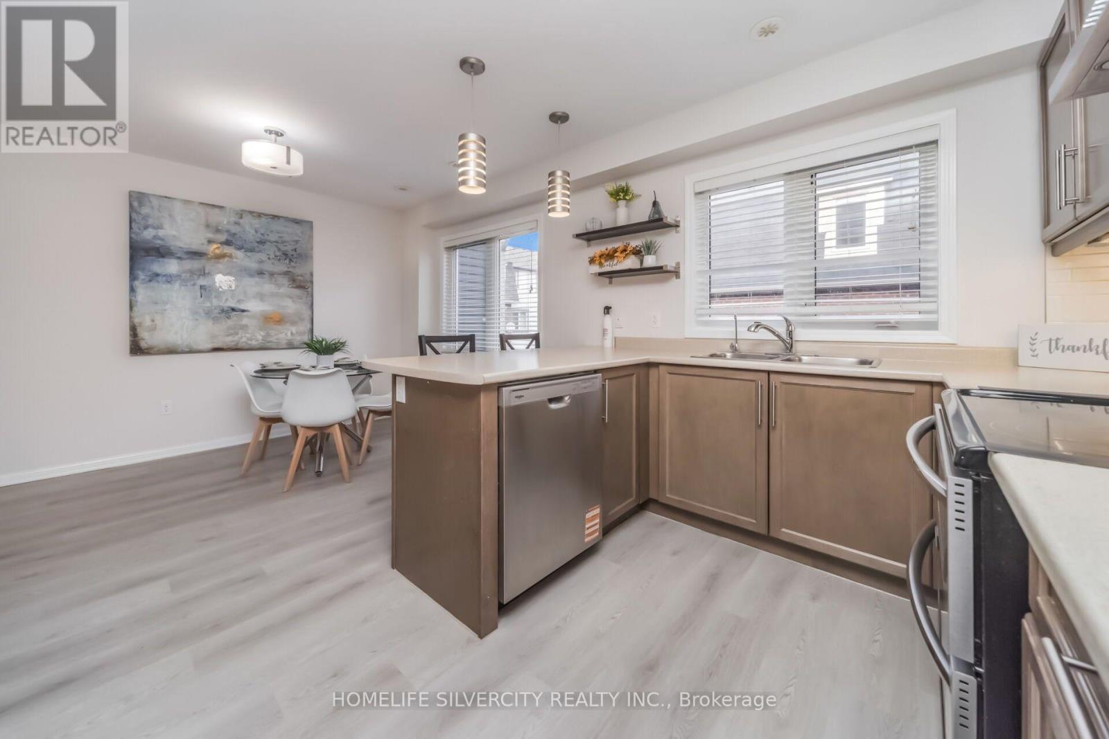 31 Betterton Crescent, Brampton, ON - Indoor Photo Showing Kitchen With Double Sink
