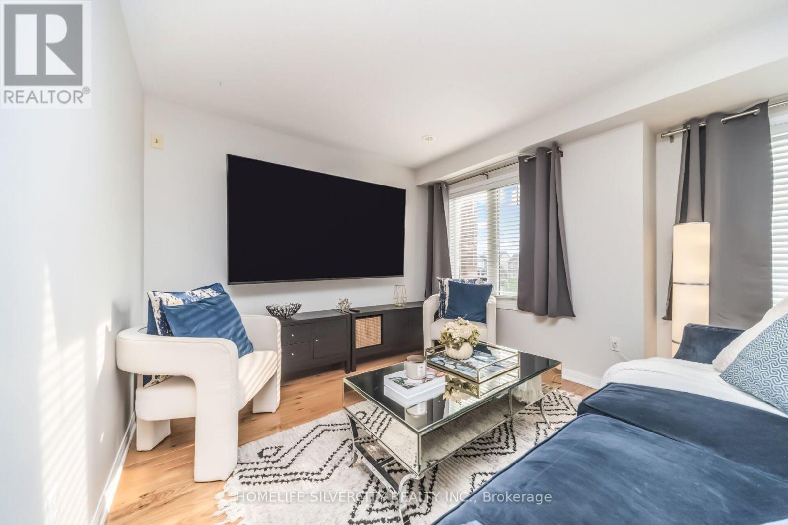 31 Betterton Crescent, Brampton, ON - Indoor Photo Showing Living Room