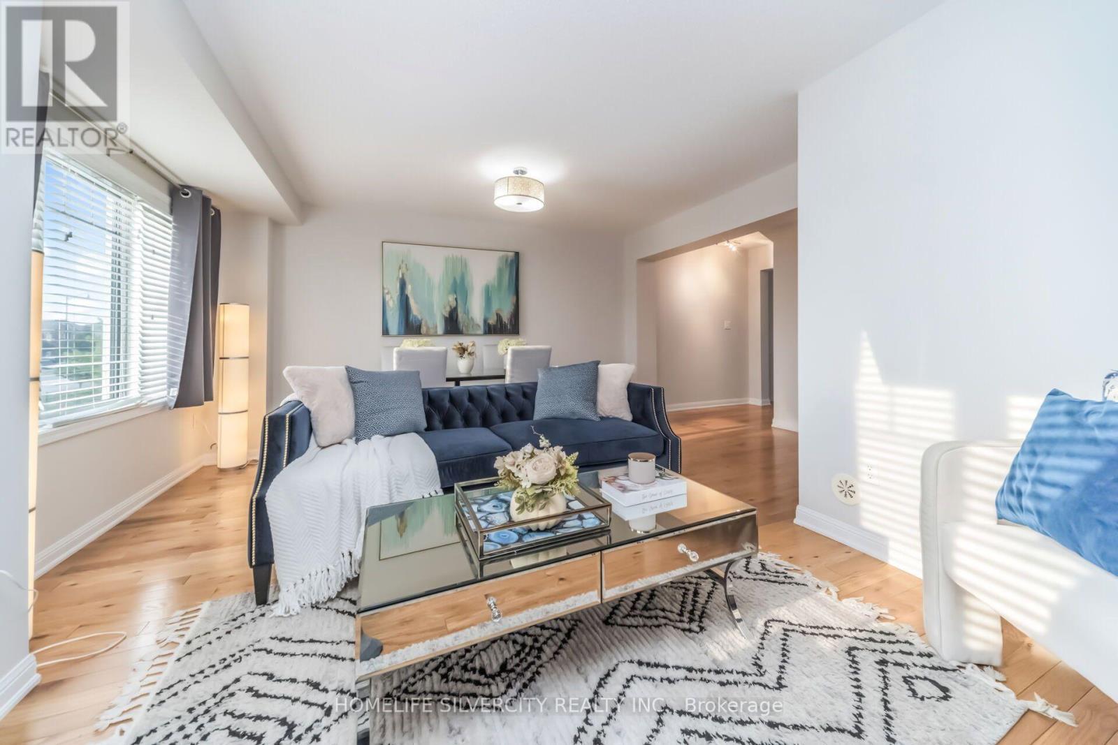 31 Betterton Crescent, Brampton, ON - Indoor Photo Showing Living Room