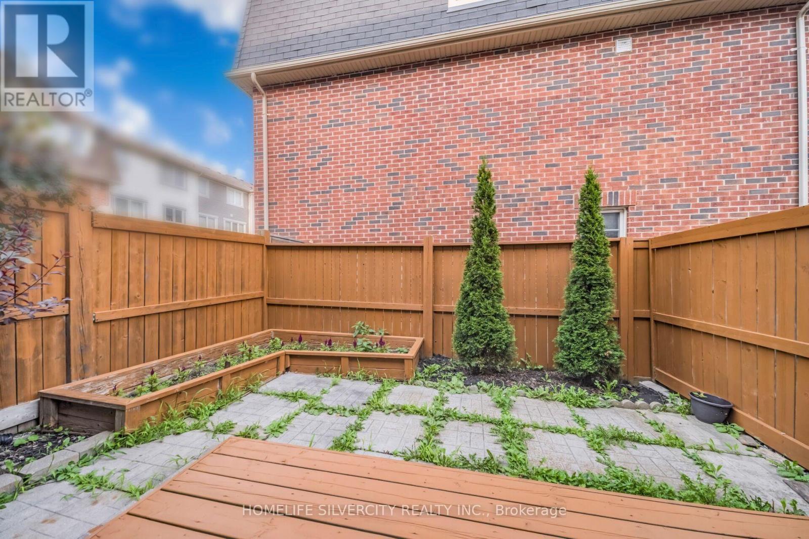 31 Betterton Crescent, Brampton, ON - Outdoor With Deck Patio Veranda