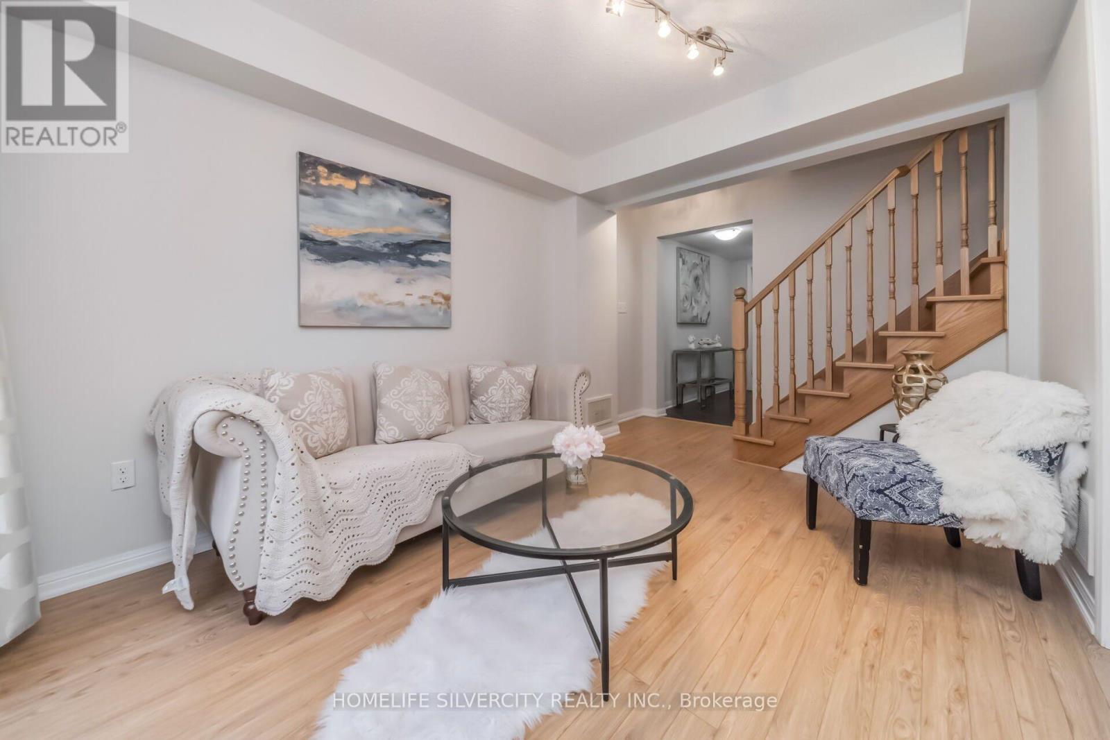 31 Betterton Crescent, Brampton, ON - Indoor Photo Showing Living Room
