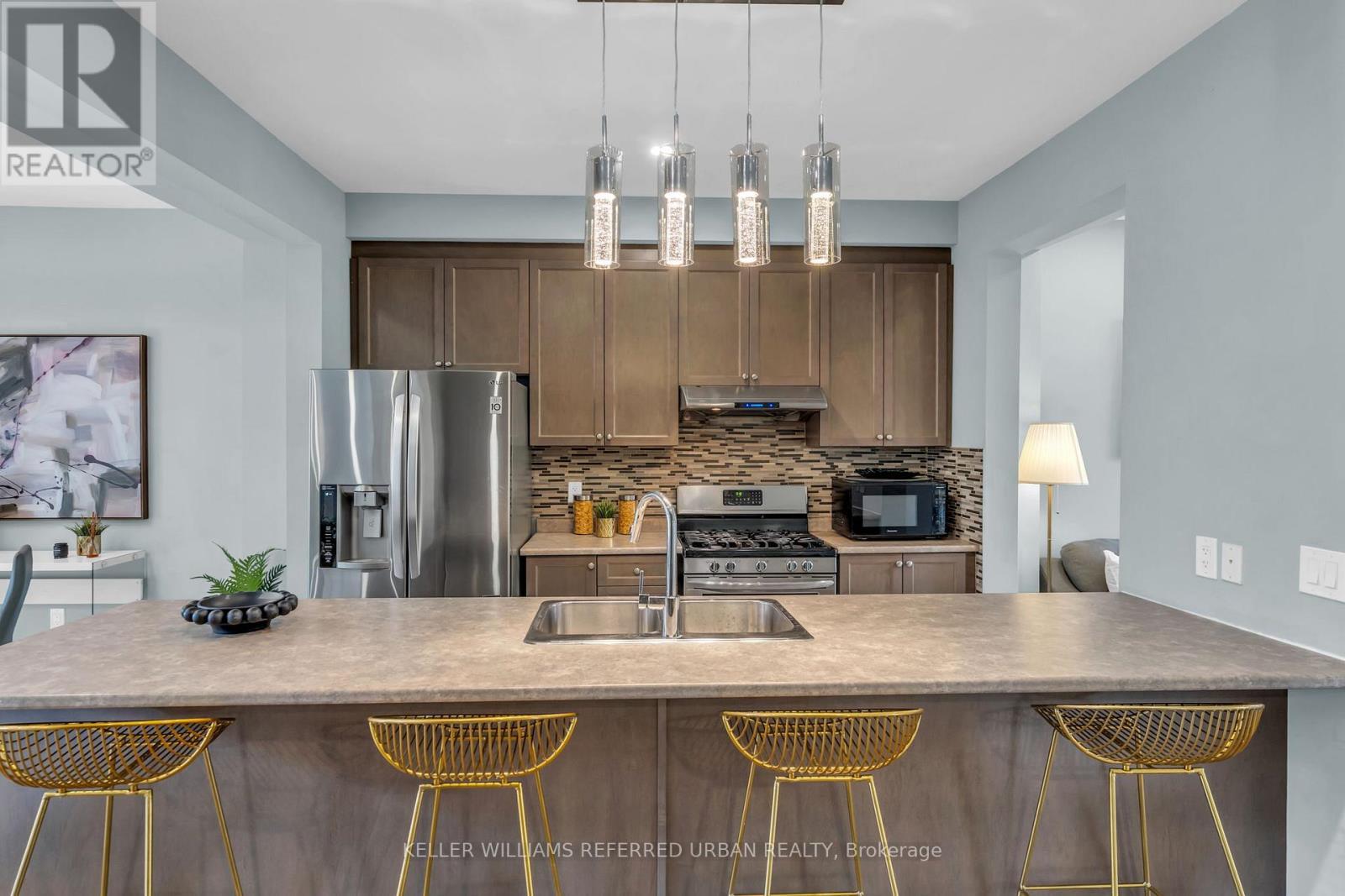 36 Ledger Point Crescent, Brampton, ON - Indoor Photo Showing Kitchen With Double Sink With Upgraded Kitchen
