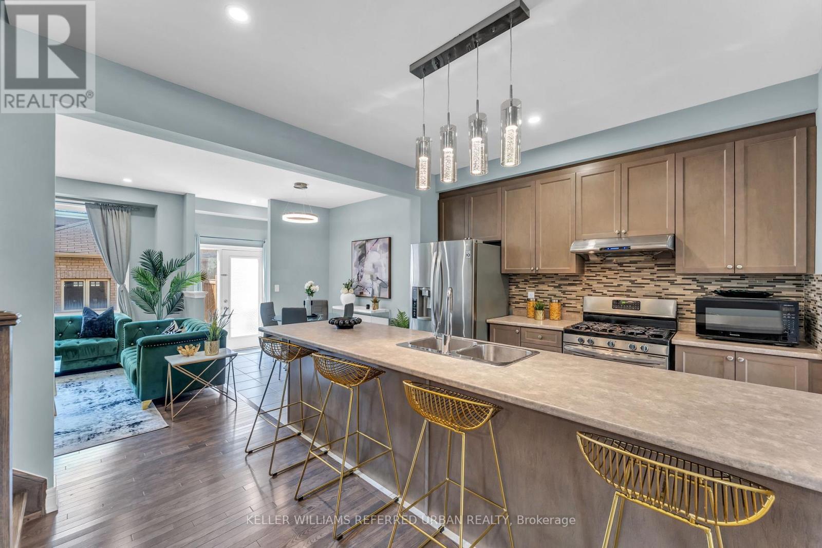36 Ledger Point Crescent, Brampton, ON - Indoor Photo Showing Kitchen With Double Sink With Upgraded Kitchen