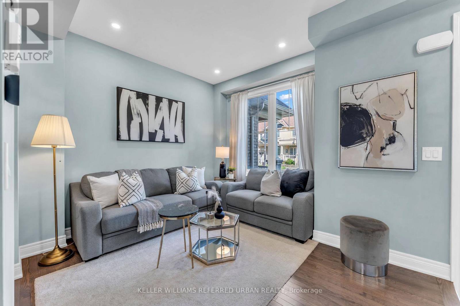 36 Ledger Point Crescent, Brampton, ON - Indoor Photo Showing Living Room