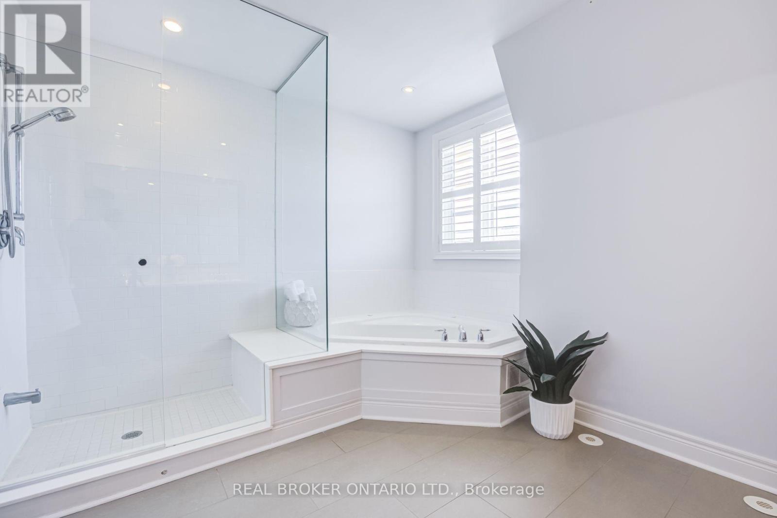 39 Ruby Lang Lane, Toronto, ON - Indoor Photo Showing Bathroom