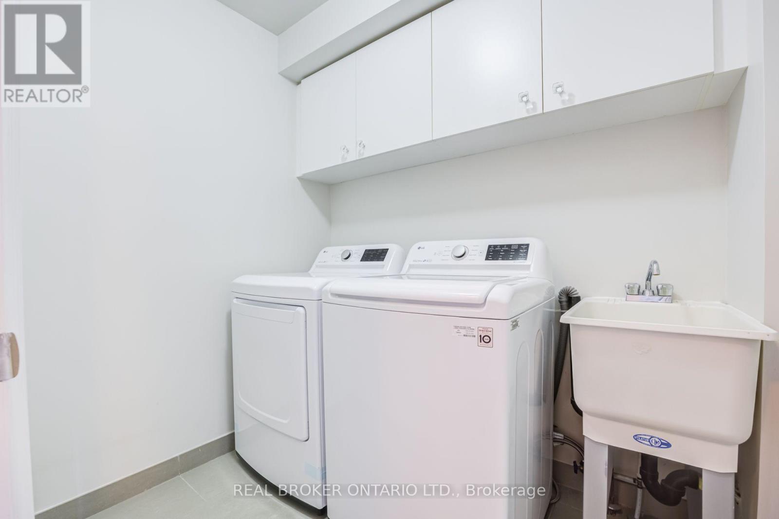 39 Ruby Lang Lane, Toronto, ON - Indoor Photo Showing Laundry Room