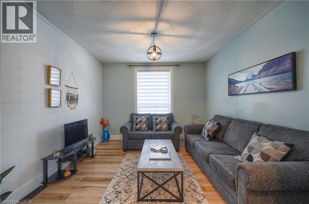 36 Kerr Street, Cambridge, ON - Indoor Photo Showing Living Room