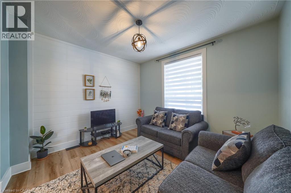 36 Kerr Street, Cambridge, ON - Indoor Photo Showing Living Room