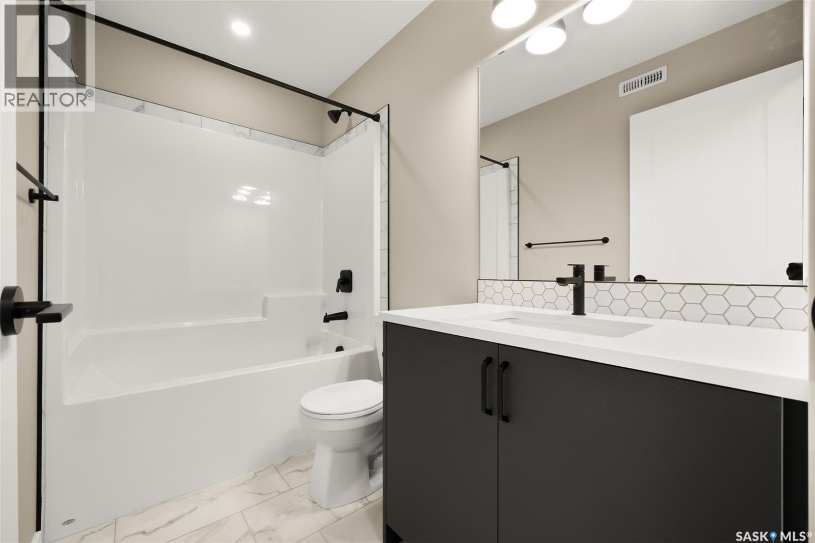 2958 Dumont Way, Regina, SK - Indoor Photo Showing Bathroom