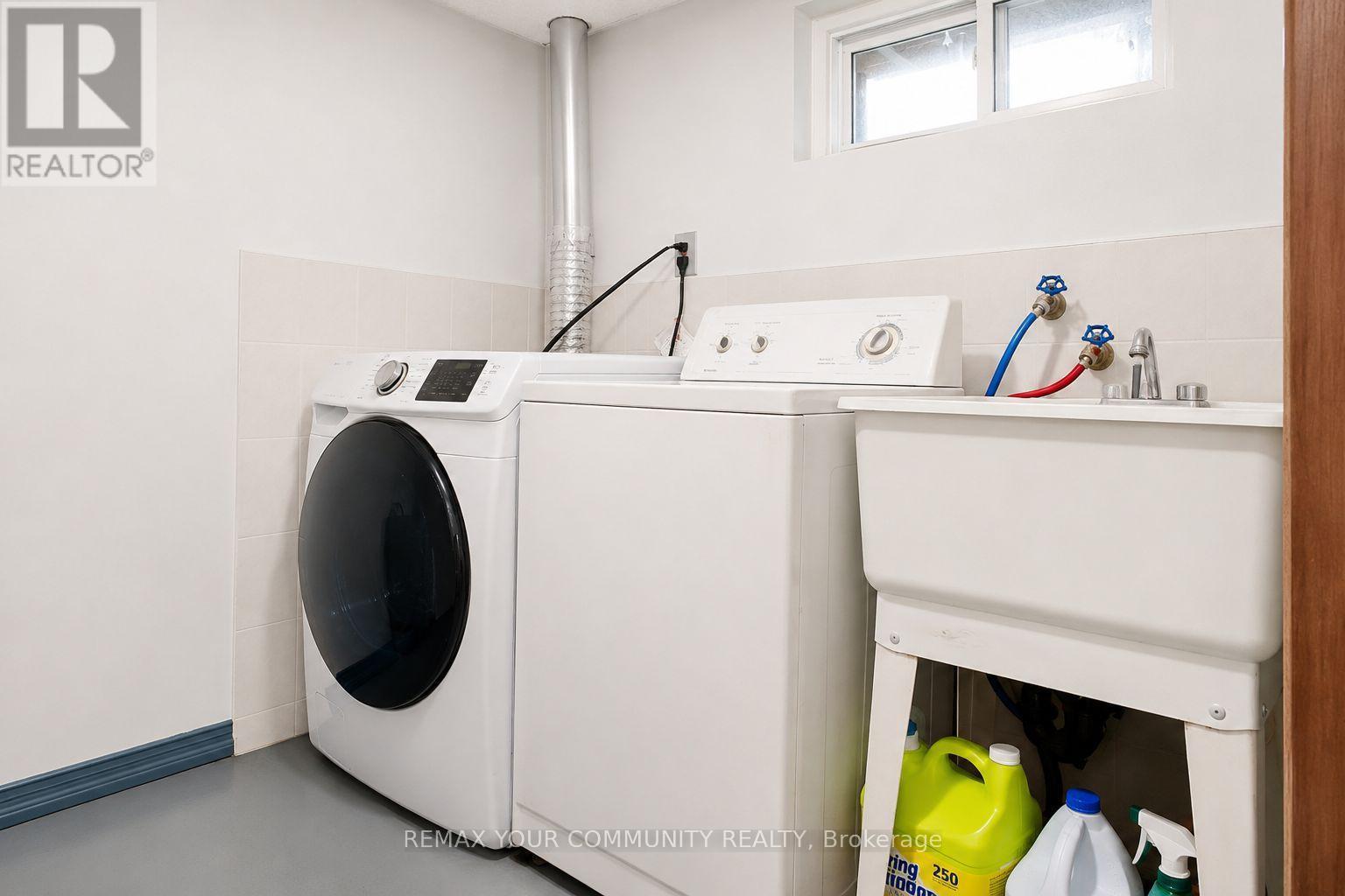 Lower Unit - 14 Webster Drive, Aurora, ON - Indoor Photo Showing Laundry Room