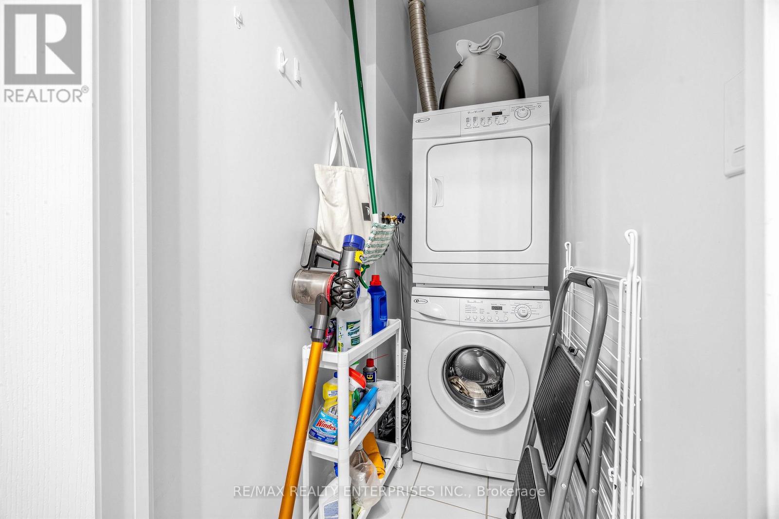 304 - 15 Legion Road, Toronto, ON - Indoor Photo Showing Laundry Room