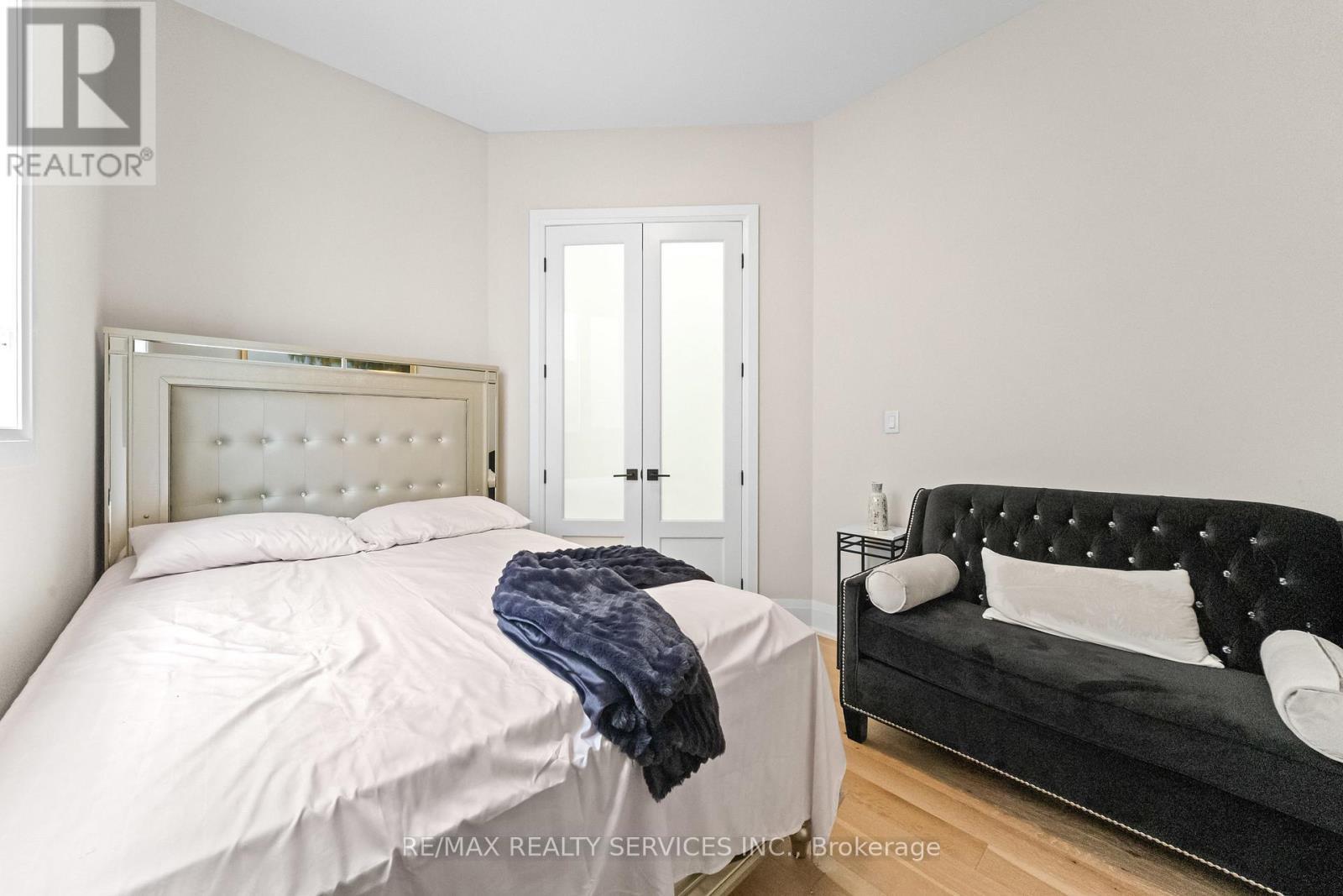 130 Pondcliffe Drive, Kitchener, ON - Indoor Photo Showing Bedroom