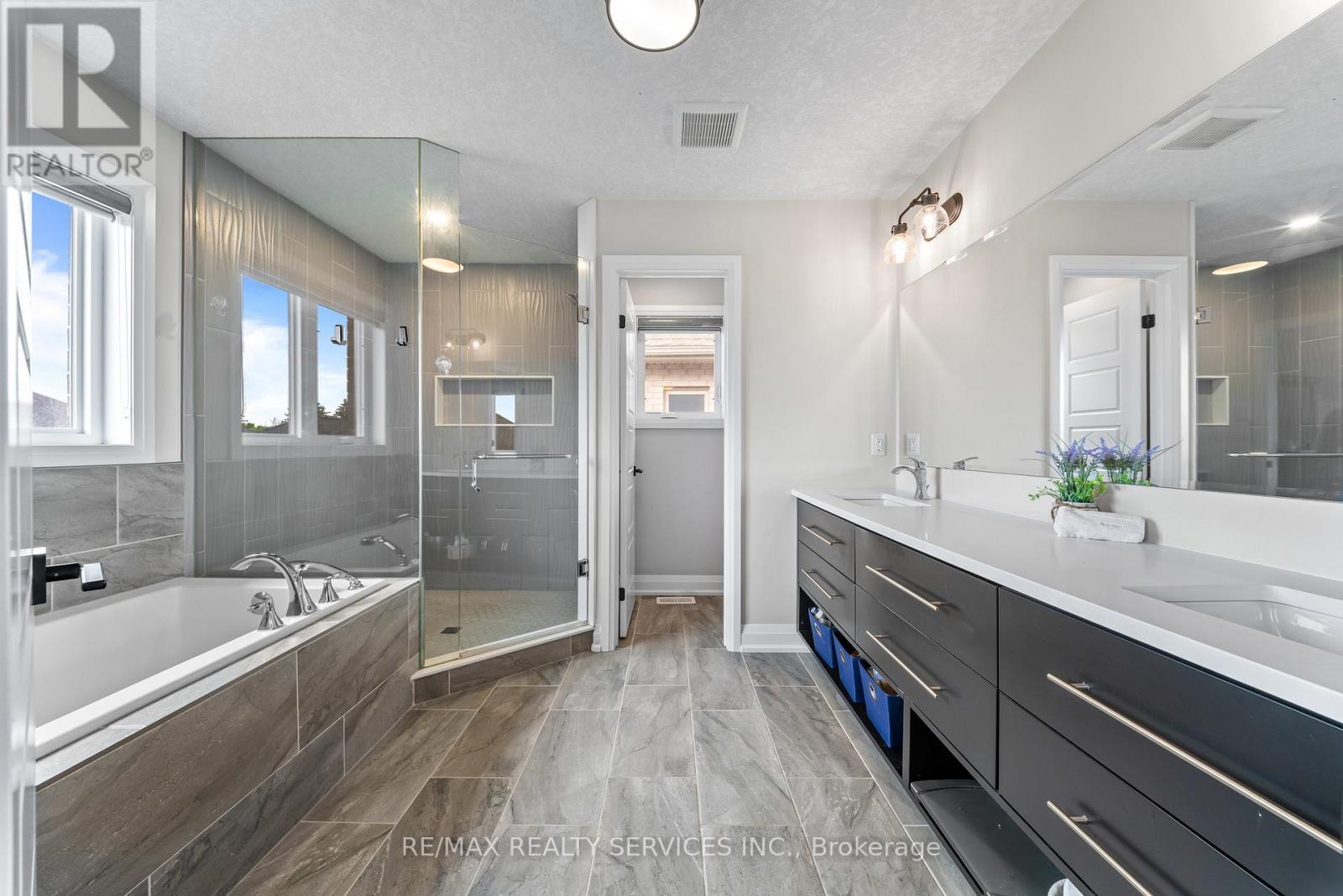 130 Pondcliffe Drive, Kitchener, ON - Indoor Photo Showing Bathroom