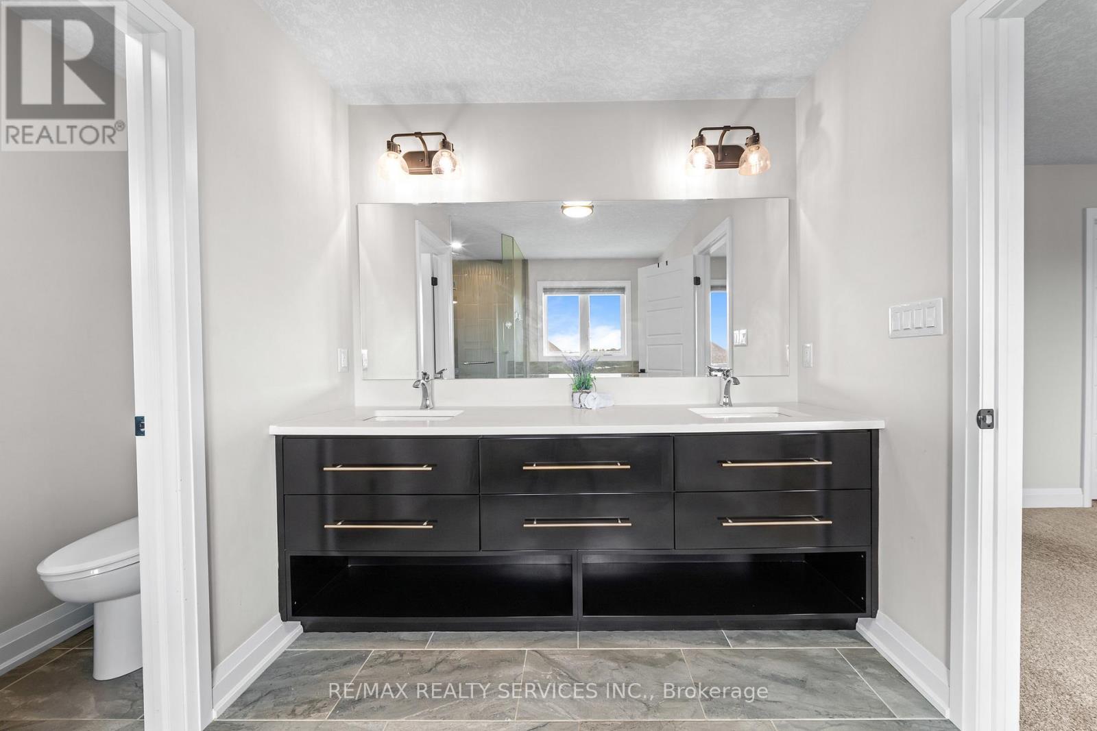 130 Pondcliffe Drive, Kitchener, ON - Indoor Photo Showing Bathroom