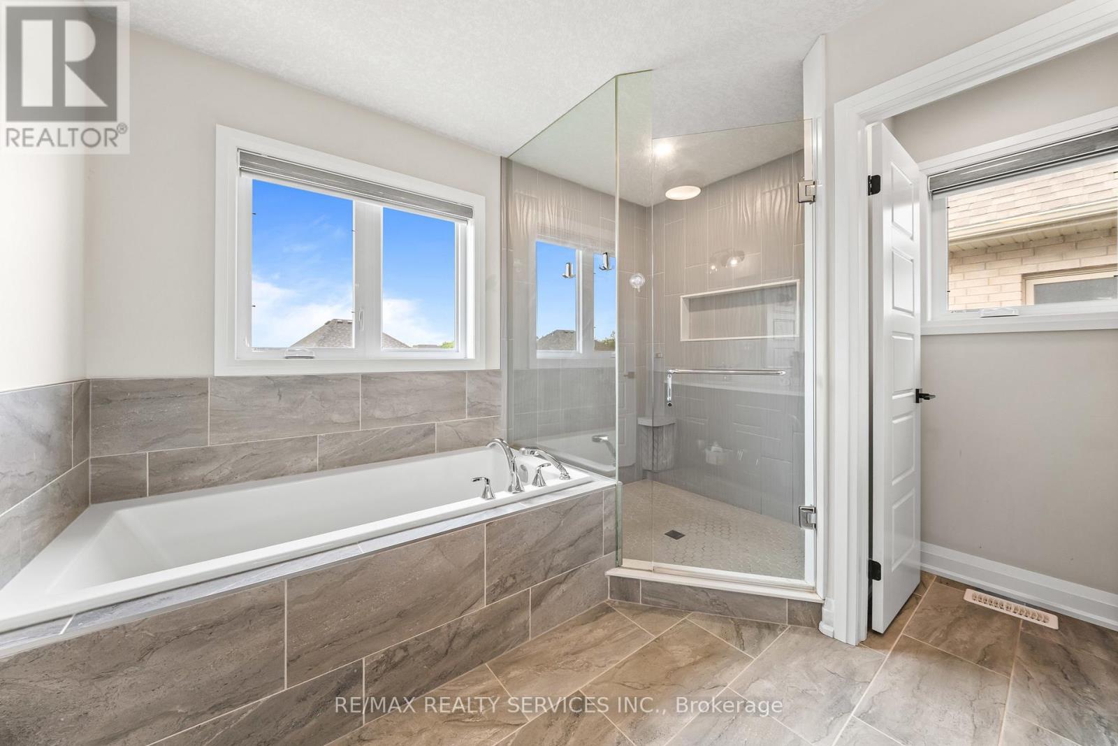 130 Pondcliffe Drive, Kitchener, ON - Indoor Photo Showing Bathroom