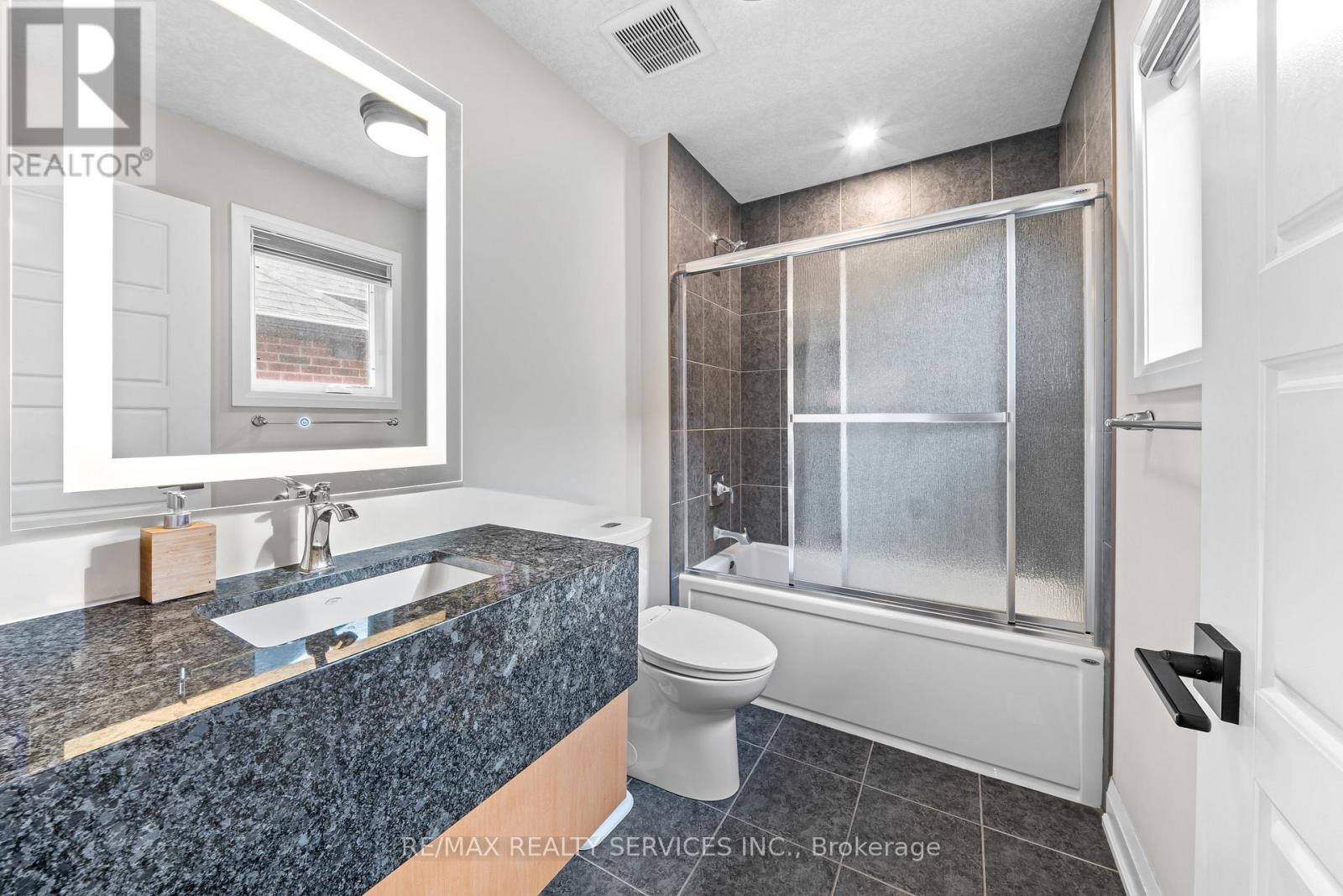 130 Pondcliffe Drive, Kitchener, ON - Indoor Photo Showing Bathroom