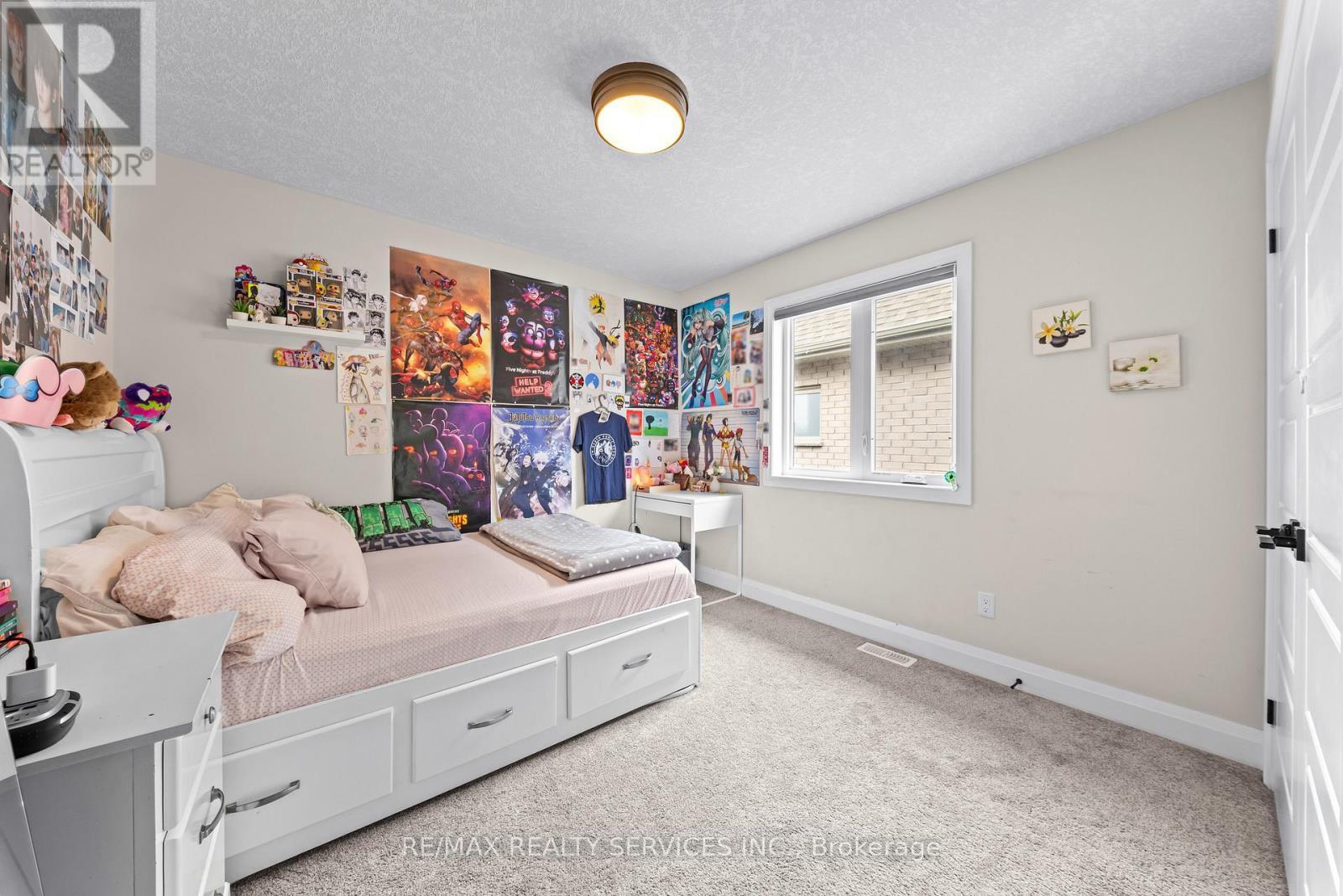 130 Pondcliffe Drive, Kitchener, ON - Indoor Photo Showing Bedroom