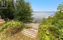 Steps To Lake - 
