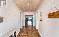 Large Foyer - 