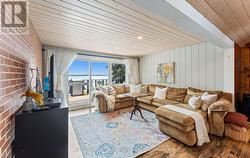 Gorgeous Living Rm W/Water Views - 
