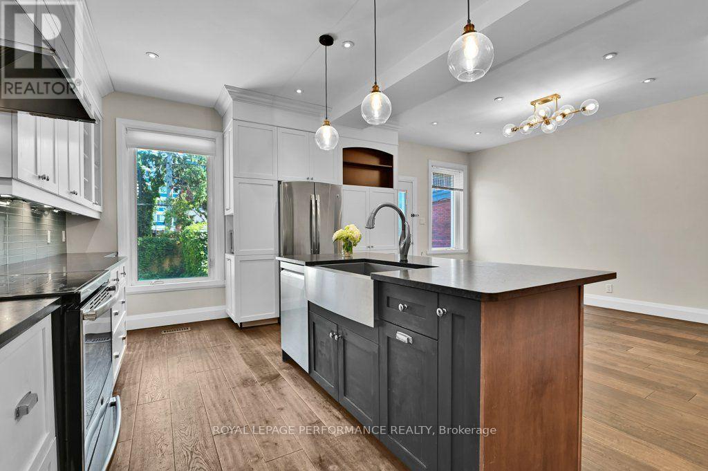 168 Stewart Street, Ottawa, ON - Indoor Photo Showing Kitchen With Upgraded Kitchen