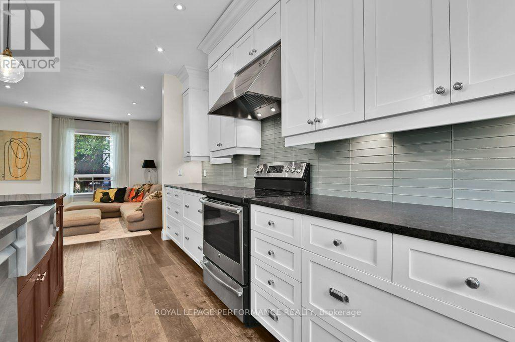 168 Stewart Street, Ottawa, ON - Indoor Photo Showing Kitchen With Upgraded Kitchen