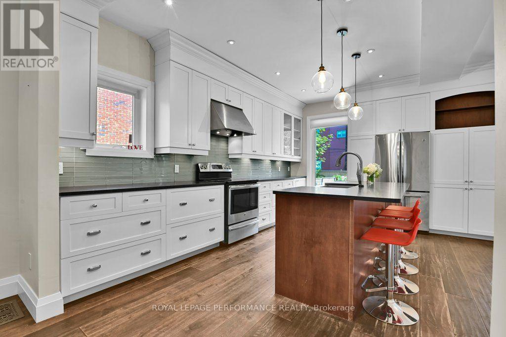 168 Stewart Street, Ottawa, ON - Indoor Photo Showing Kitchen With Upgraded Kitchen