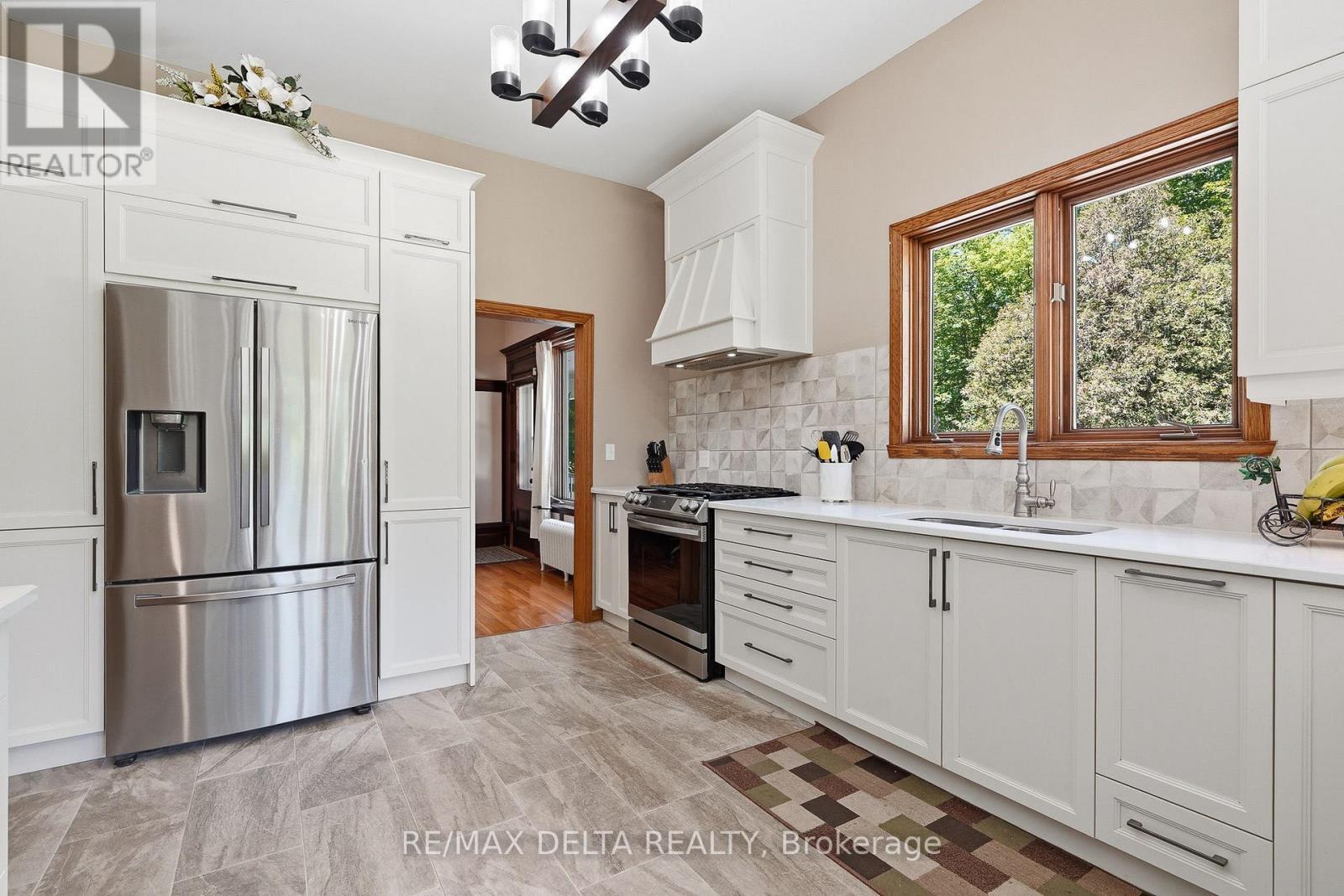 1897 Highway 34 Highway, Champlain, ON - Indoor Photo Showing Kitchen With Upgraded Kitchen